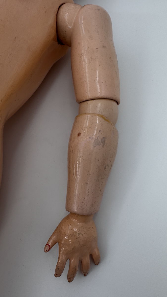 Antique Heinrich Handwerck 119 bisque head Doll — 28’’