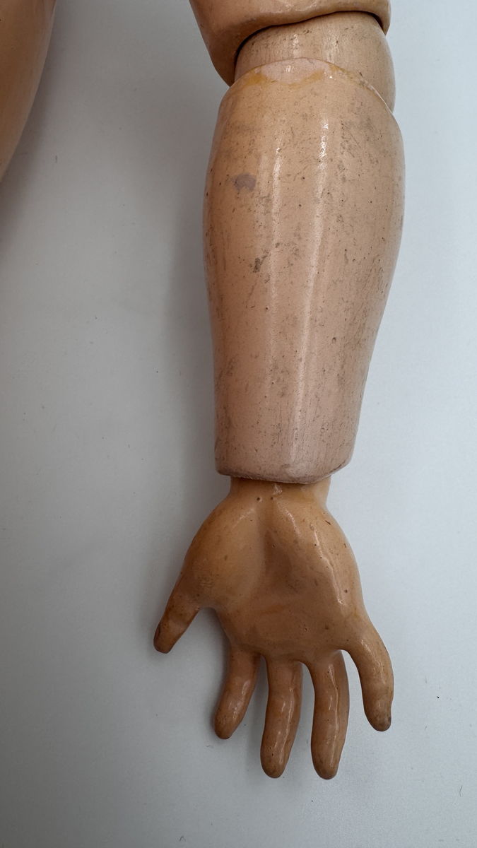 Antique Heinrich Handwerck 119 bisque head Doll — 28’’