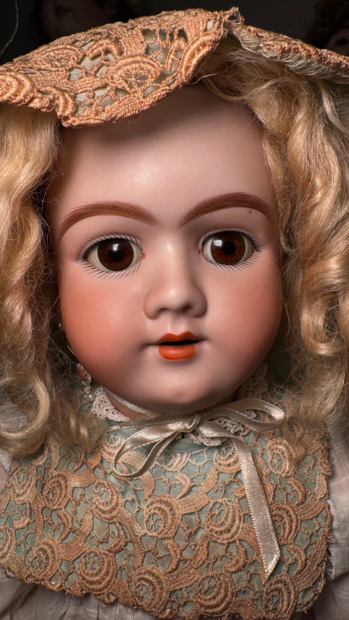Antique Germany doll Heinrich Handwerck 99 bisque head — antique German doll