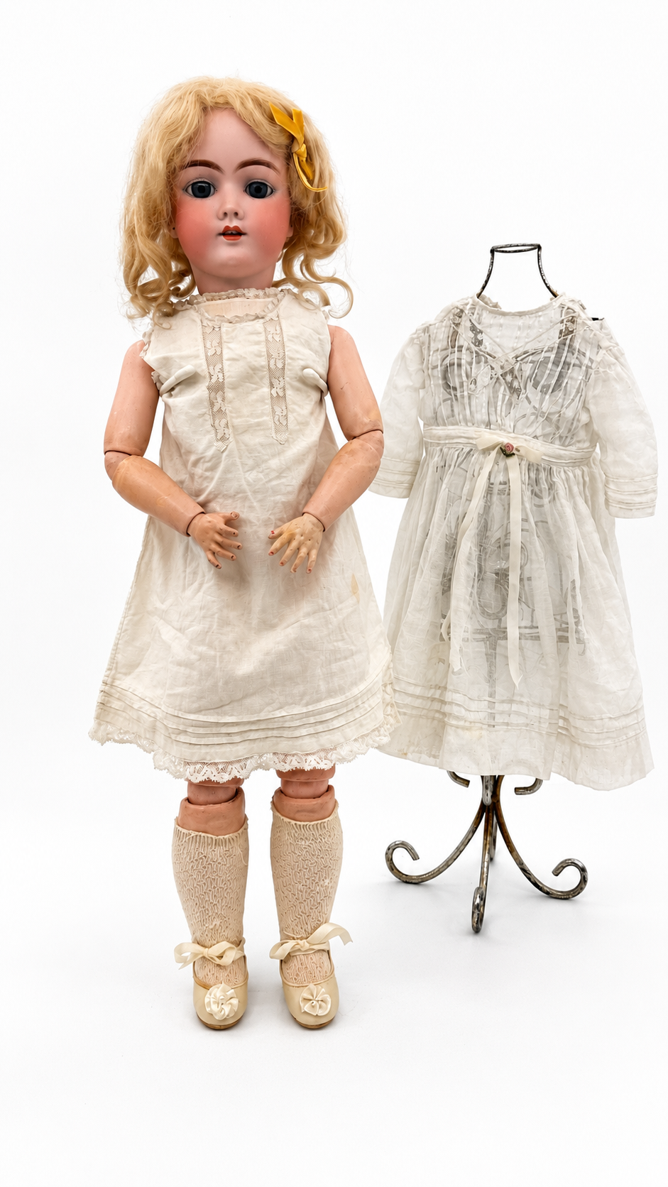 Antique Heinrich Handwerck 109 Bisque Head Doll, 23 Inches, Sleeping Blue Glass Eyes, Germany c. 1905–1915
